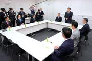 自民と維新、9条改正へ議論開始