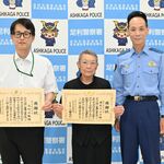 線路内を歩く高齢男性を保護　81歳主婦らに足利署から感謝状「当然のことをしただけ」