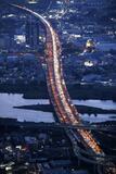 お盆期間中の高速渋滞８％減