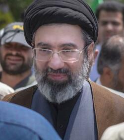 イラン新指導者、米基地攻撃警告