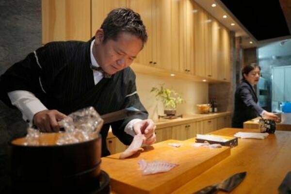 北京で日本料理店を経営する谷岡一幸さん=20日(共同)