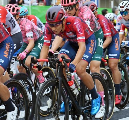 ５位でレースを終えた宇都宮ブリッツェンの小野寺＝宇都宮市大通り周回コース