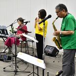 がん患者ら演奏団がミニコンサート　那須日赤で初開催、70人温かく見守る