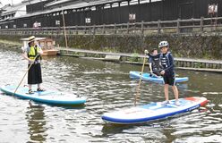 蔵の街　水上から満喫　巴波川でボード体験　栃木の遠藤さん企画