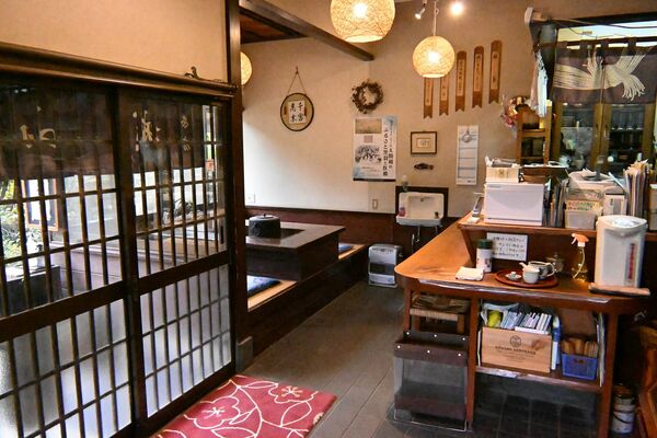 いろりのある店内