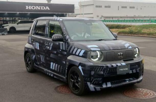 記者が試乗したホンダの小型電気自動車=10月、栃木県芳賀町