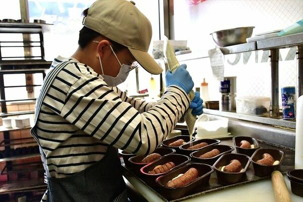 昨年度の「キッザみや」で仕事を体験する児（宇都宮市提供）
