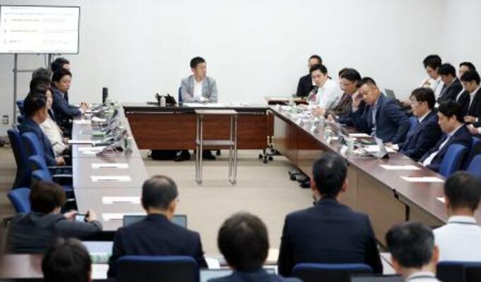　大阪府市の法定協議会の会合＝２５日午後、大阪市役所