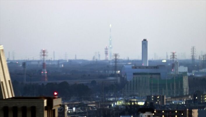 点灯間もない東京スカイツリー。特徴的な輪郭が確認できる