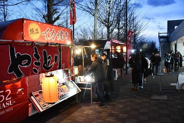 カフェテリア棟前に出店するキッチンカー