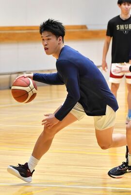 チームの得点源として期待がかかる脇＝白鴎大第１体育館