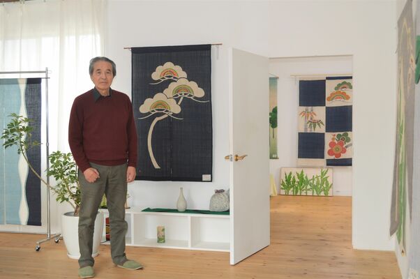 自宅に整備した展示スペースと田尾さん