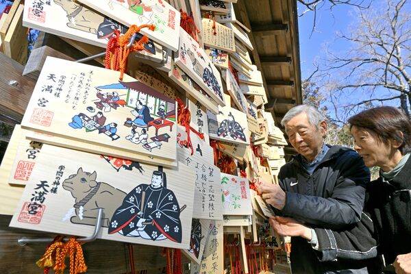 ずらりと並ぶ絵馬＝10日午前11時30分、芳賀町西水沼