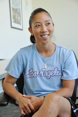 ロサンゼルスで取材に応じるナタリー・ナカセさん=2014年9月