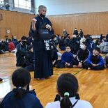 “正しい剣道”を伝授　ベテラン剣士の話に児童ら真剣　宇都宮で「藤沼記念…