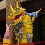 迫る竜、壬生町役場でお迎え　造形作家林さんの作品展示