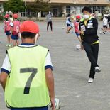 栃木ＳＣがサッカー教室　小山・間々田東小で矢野、福森選手