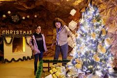 テロのシリア教会にXマスツリー