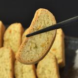 ギョーザ味のビスコッティ新登場　日光の虎彦製菓、初の「しょっぱい系」