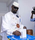 軍政トップが大統領選勝利