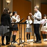 「生涯通じて音楽を楽しんで」　本場イタリアの奏者、野木でオカリナの演奏指導