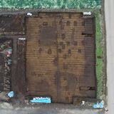 下野薬師寺跡西側に下毛野一族の邸宅か　堀立柱塀跡も確認