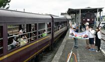 トロッコ列車再開　わたらせ渓谷鉄道