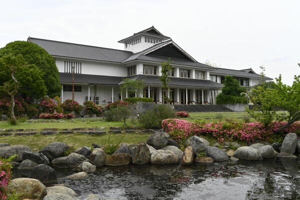 温泉などを備える道の駅たかねざわ元気あっぷむらの本館