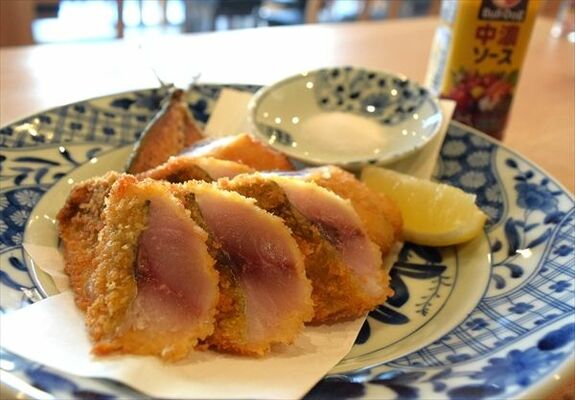 一口で食感の違いが楽しめる「半生アジフライ」