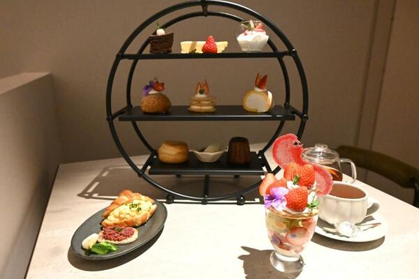 イチゴの魅力がたっぷりの「アフタヌーンティーセット」。コーヒーか紅茶はおかわり自由