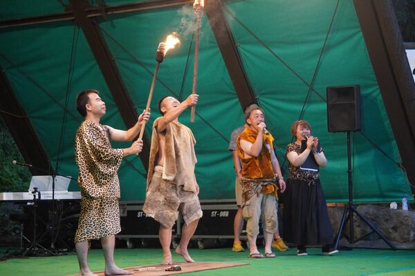 ９月に行われた第36回くずう原人まつり（佐野市提供）