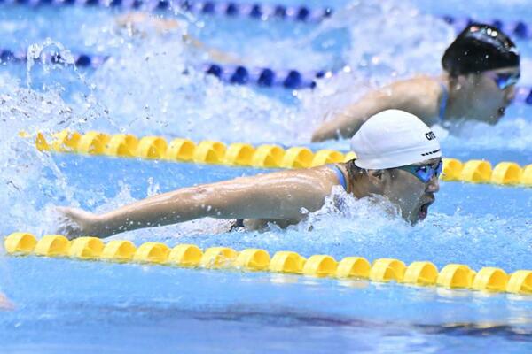 競泳女子１００メートルバタフライ決勝　自己ベストの５８秒６４で優勝した佐野日大の後藤＝広島市のひろしんビッグウェーブ、鈴木航撮影