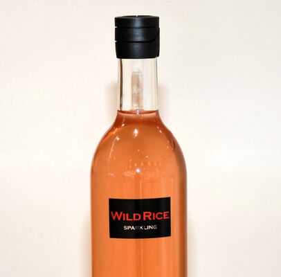 赤色のスパークリング日本酒「Ｗｉｌｄ　Ｒｉｃｅ　Ｓｐａｒｋｌｉｎｇ」