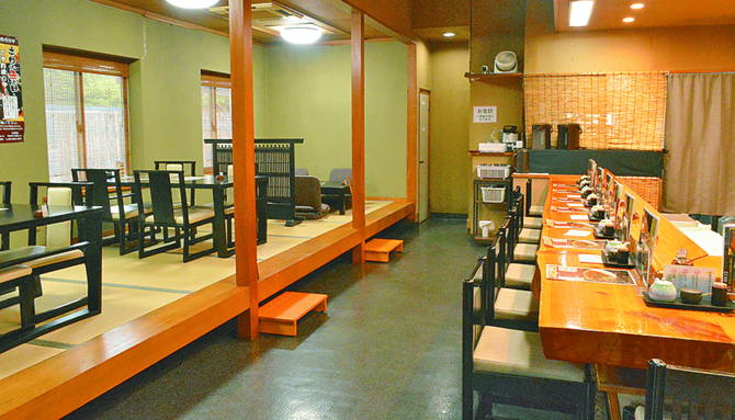 落ち着いた雰囲気の店内（写真は宇都宮上戸祭店）