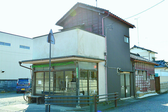 見世蔵や土蔵、洋風建築が点在する伝建地区にあるシェアキッチン