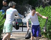 栃木県内で今年初の真夏日　真岡で31.2度など、水遊びする家族の姿も