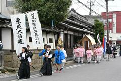 子ども例幣使　「下に下に」