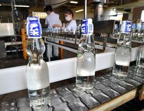 伝統の瓶ラムネ製造　足利