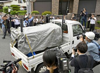 【最新】宇都宮のクマ、麻酔銃3発目が命中し捕獲 民家敷地