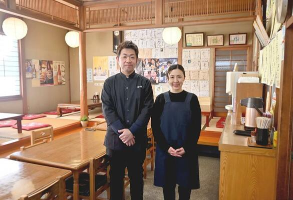 橋本秀夫さん（左）と妻の良子さん