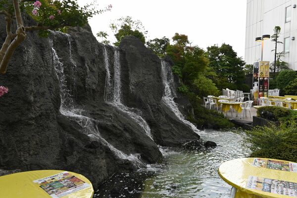 東武宇都宮百貨店の復活した滝。水量は毎分２トン