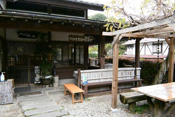 古民家風の店の外観