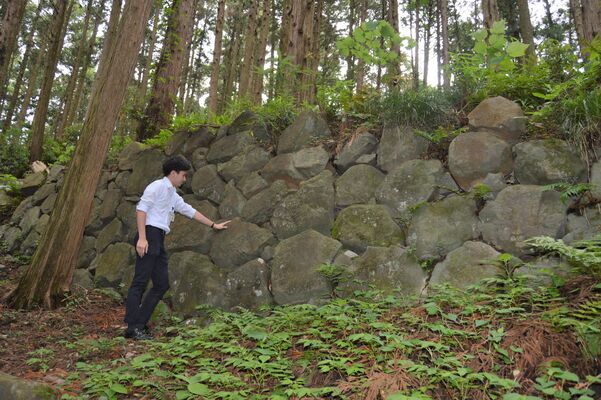 石垣が残る烏山城跡