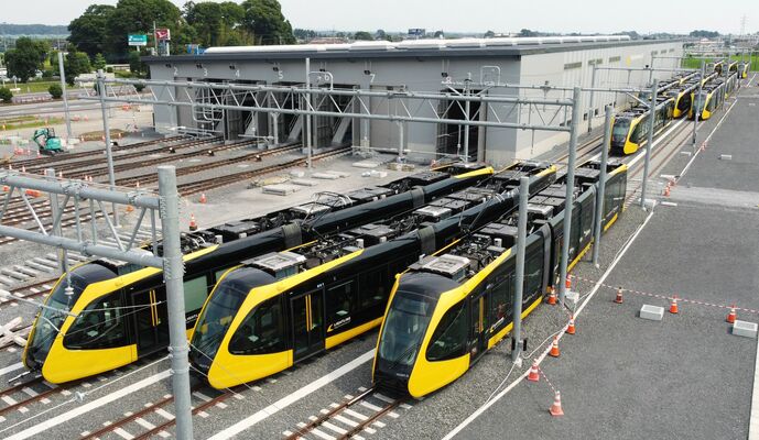 ８月開業予定の次世代型路面電車（ＬＲＴ）