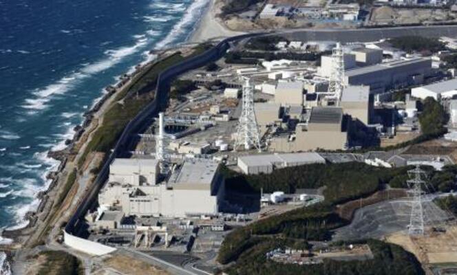 　中部電力浜岡原発。手前から５号機、４号機、３号機、２号機、１号機＝１月、静岡県御前崎市