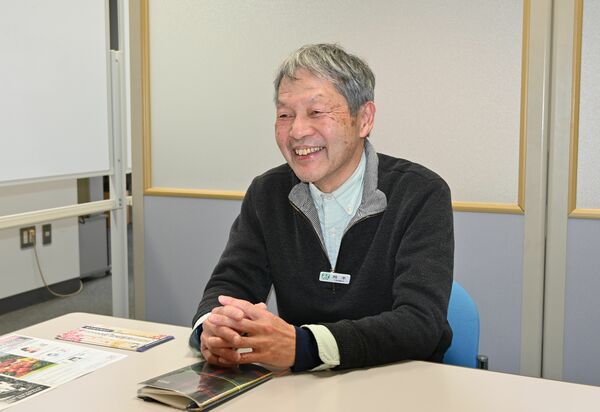 県産清酒酵母の開発秘話を語る岡本主任研究員＝県産業技術センター