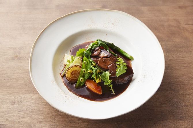 　　　メインディッシュの「牛ホホ肉の赤ワイン煮込み」