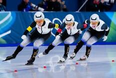 女子団体追い抜き、浮かない表情