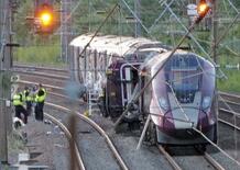 英列車同士衝突、1人死亡
