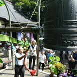 鐘の音で平和への思い新たに　さくら・東輪寺　集いに市民ら50人